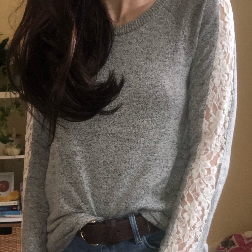 super soft lacy white detail top 😺